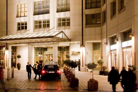 Marriott Hamburg_Aussenansicht bei Nacht Marriott Hotel Aussenansicht Nacht